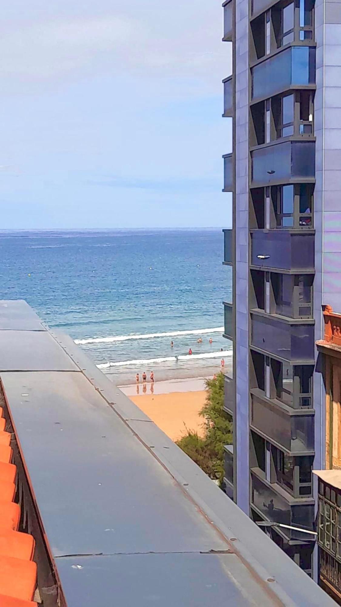 Atico Con Terraza En Playa De San Lorenzo Gijon Luaran gambar